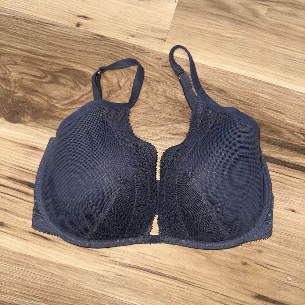 Victoria’s Secret dark gray lacy plunge 34DDD bra